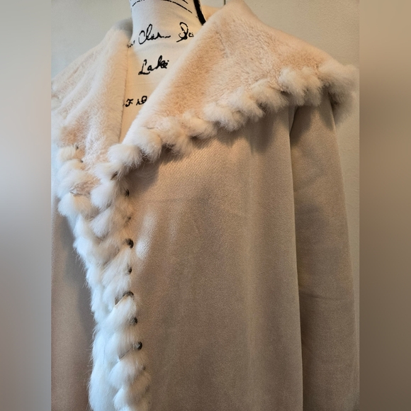 Love Token Faux Fur Coat w/ real Rabbit Fur Trim - Picture 5 of 9